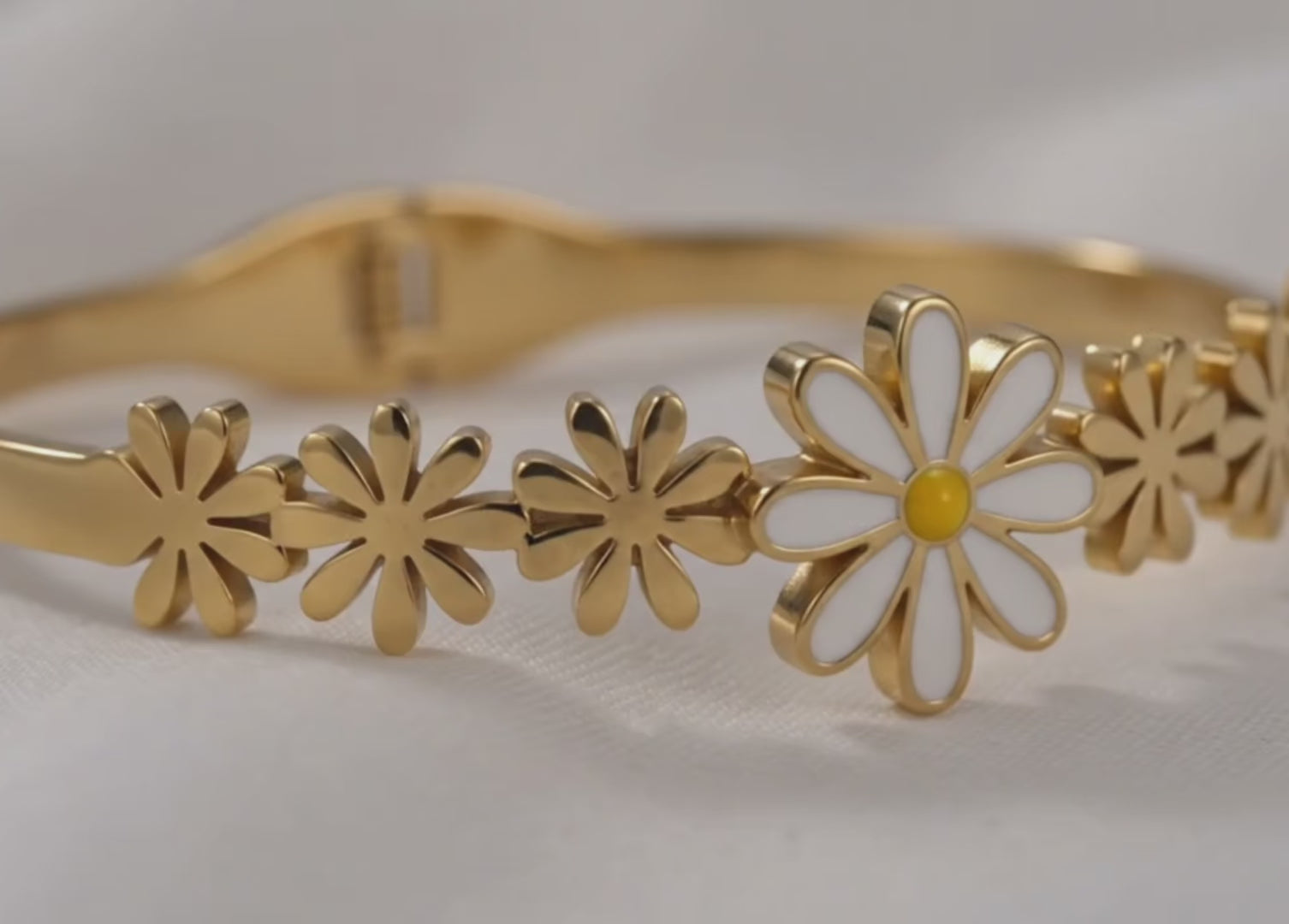 Daisy Garden Anti-Tarnish Gold Hinge Bracelet